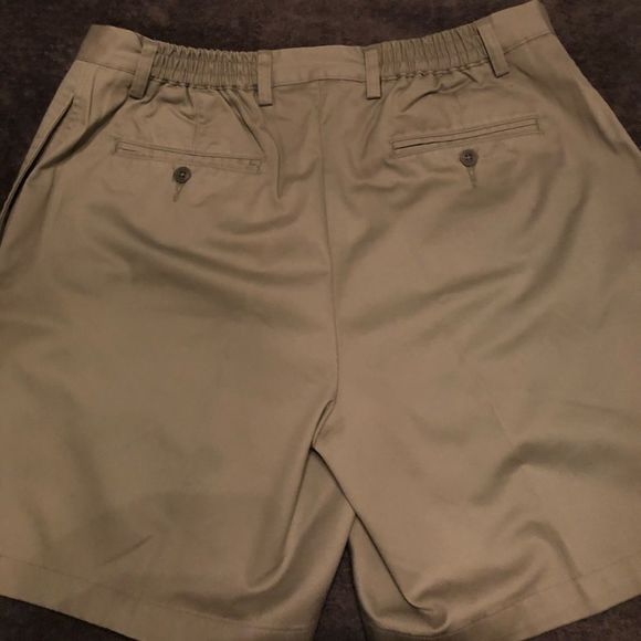 Roundtree and Yorke Easy Care Stretch Waist‎ Shorts - Size 38 - Picture 3 of 5